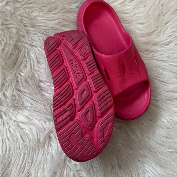 HOKA ORA
Recovery 3 Slides size 9 - Picture 5 of 6
